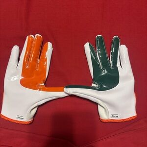 Newer UM gloves Size L